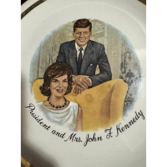 Vintage JOHN F KENNEDY Collectible Plate The Young US President and Wife Jackie - Picture 5 of 7